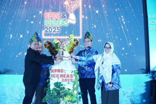 GREEN CHEMISTRY DAN MANGROVE KALIMANTAN JADI FOKUS DUNIA DI ICCHEAS 2025 